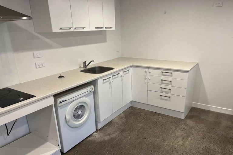 Photo of property in 104 Lincoln Park Avenue, Massey, Auckland, 0614