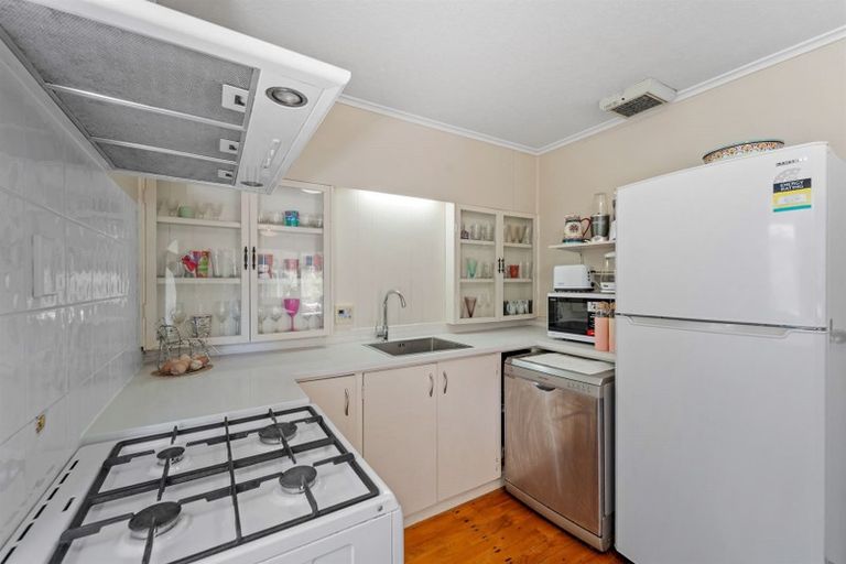 Photo of property in 27 Camelot Place, Glenfield, Auckland, 0629