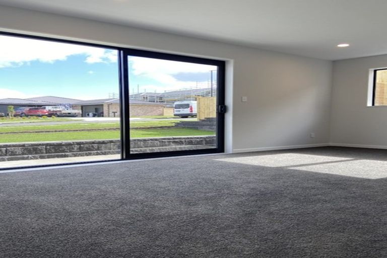 Photo of property in 35 Symes Drive, Red Beach, 0932