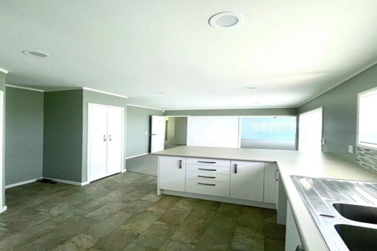 Photo of property in 254 Don Buck Road, Massey, Auckland, 0614