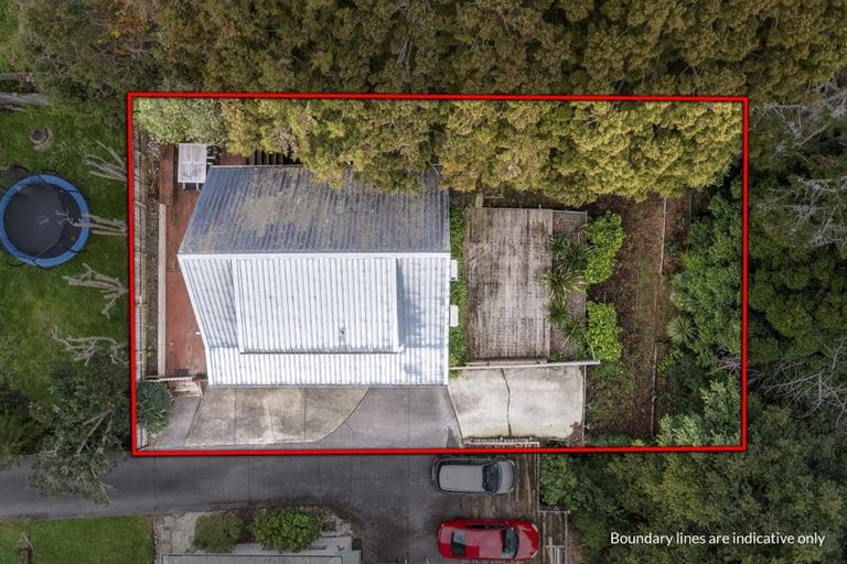 Photo of property in 1/1018 East Coast Road, Fairview Heights, Auckland, 0630