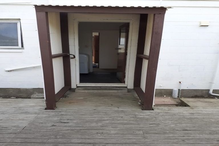 Photo of property in 192f1 Onepu Road, Lyall Bay, Wellington, 6022