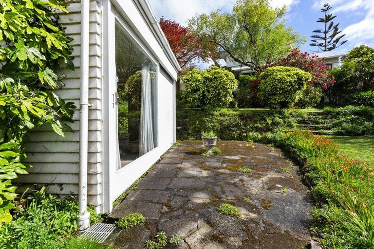 Photo of property in 1 Seaforth Terrace, Karori, Wellington, 6012