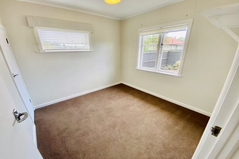 Photo of property in 11 Hikurangi Street, Te Atatu Peninsula, Auckland, 0610