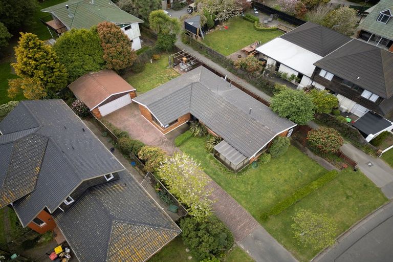 Photo of property in 12 Harkness Place, Avonhead, Christchurch, 8042