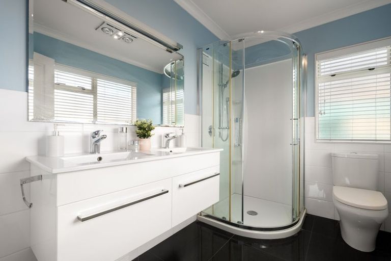 Photo of property in 5 Castlehill Court, Wattle Downs, Auckland, 2103