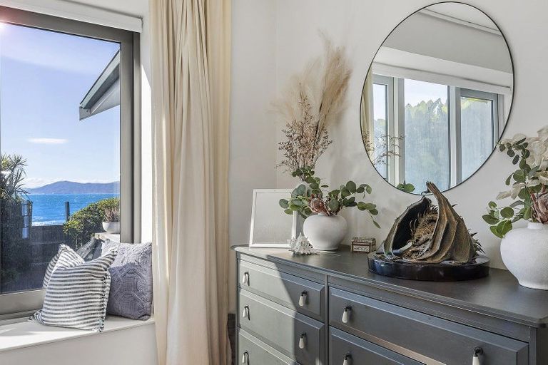 Photo of property in 65 Marine Parade, Seatoun, Wellington, 6022