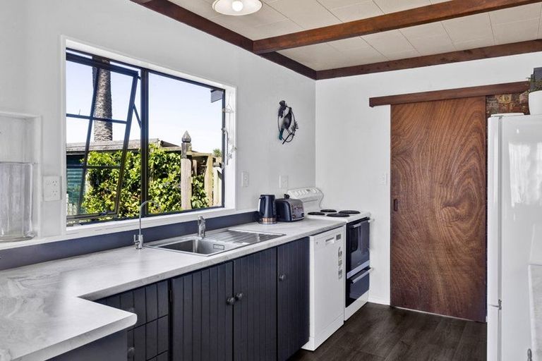 Photo of property in 38 Mcalpine Road, Hawera, 4672