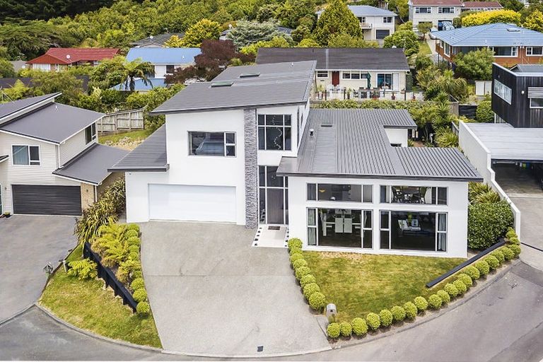 Photo of property in 5 Linacre Way, Tawa, Wellington, 5028