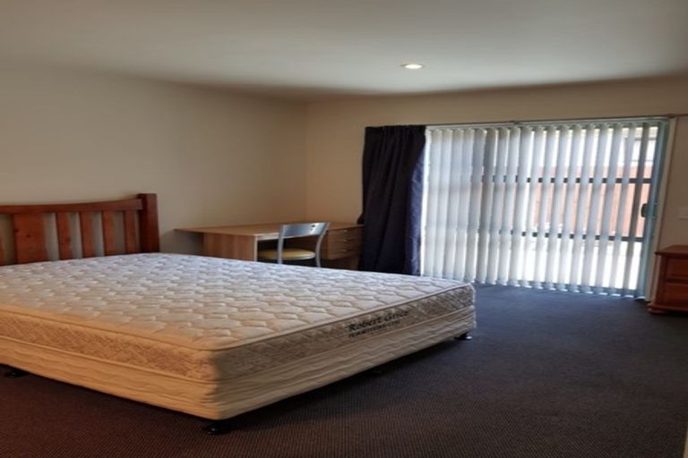 Photo of property in 100 Rattray Street, Riccarton, Christchurch, 8041