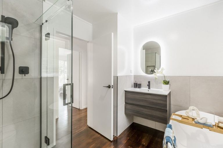 Photo of property in 18 Ngaio Road, Titirangi, Auckland, 0604