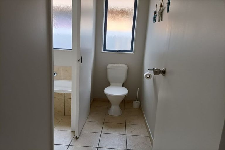 Photo of property in 32 Kayes Road, Pukekohe, 2120