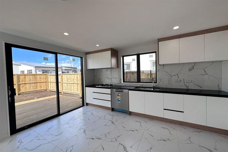 Photo of property in 28 John Gray Street, Papakura, 2110