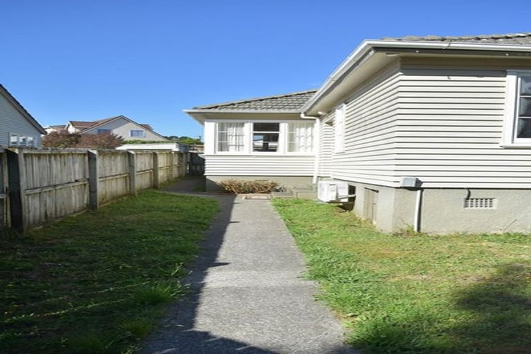 Photo of property in 79 Broderick Road, Johnsonville, Wellington, 6037
