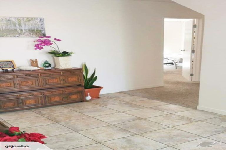 Photo of property in 6 Ponderosa Drive, Oteha, Auckland, 0632