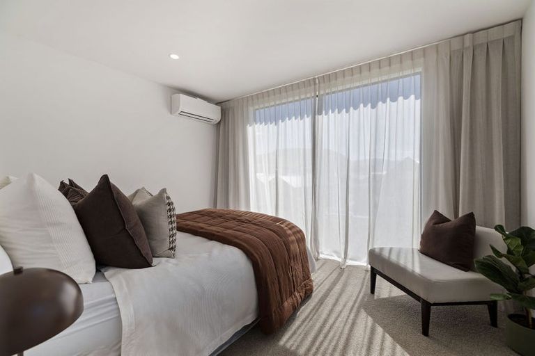 Photo of property in 18 Chapman Way, Jacks Point, 9371