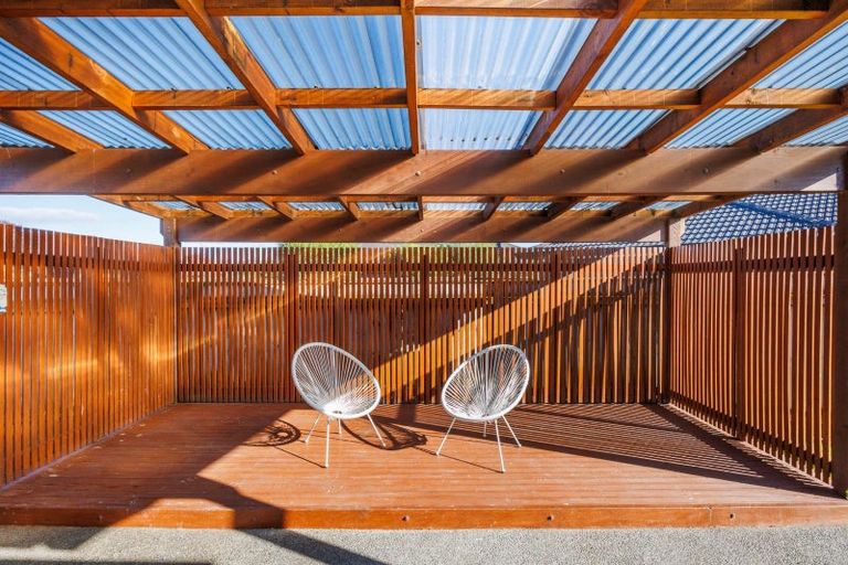 Photo of property in 21 Cleveland Heights, Kelvin Grove, Palmerston North, 4414