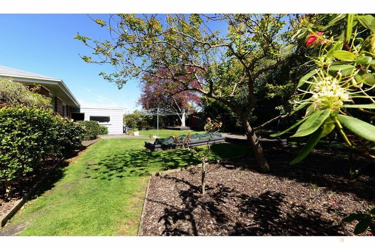 Photo of property in 15 Oxford Street, Waimate, 7924