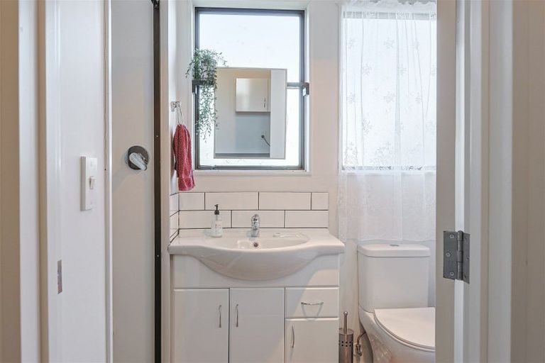 Photo of property in 16 Hunter Street, Westport, 7825