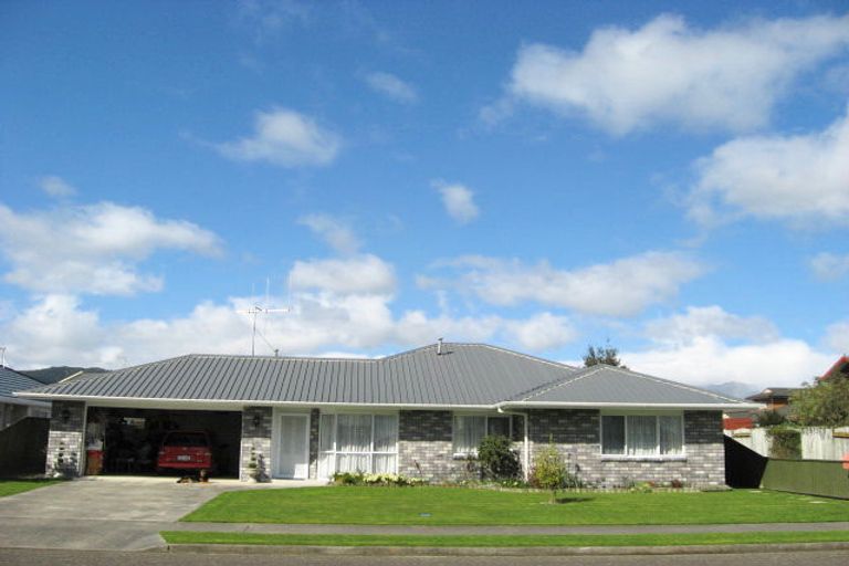 Photo of property in 21 Easton Way, Levin, 5510