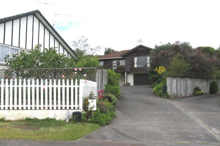 Photo of property in 13 Manutara Avenue, Forrest Hill, Auckland, 0620