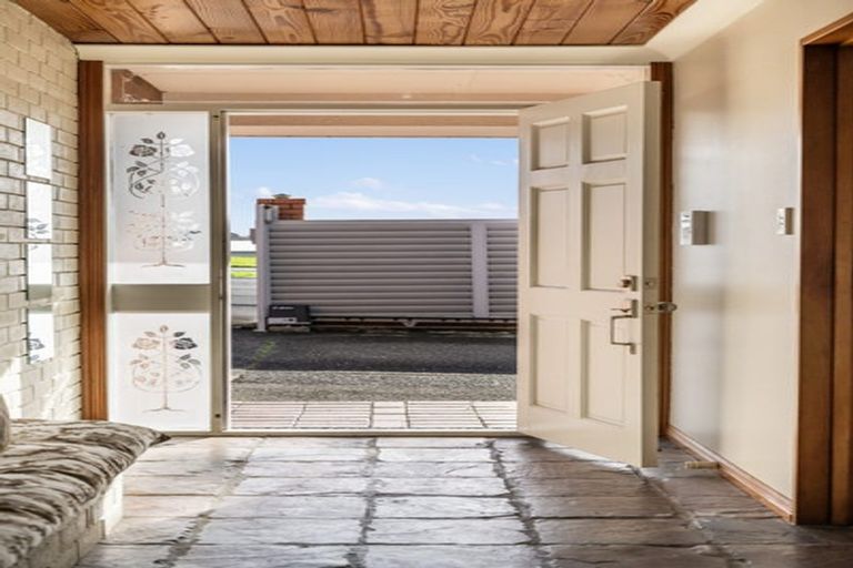 Photo of property in 231 Hobsonville Road, Hobsonville, Auckland, 0618