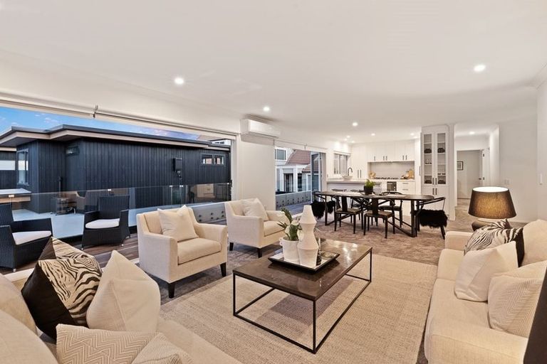 Photo of property in 131 Churchill Road, Rothesay Bay, Auckland, 0630