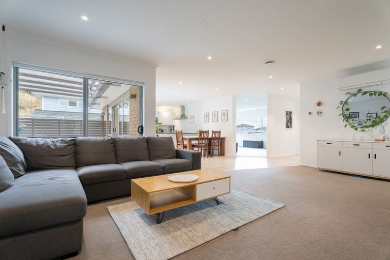 Photo of property in 21 Bickerton Rise, Churton Park, Wellington, 6037