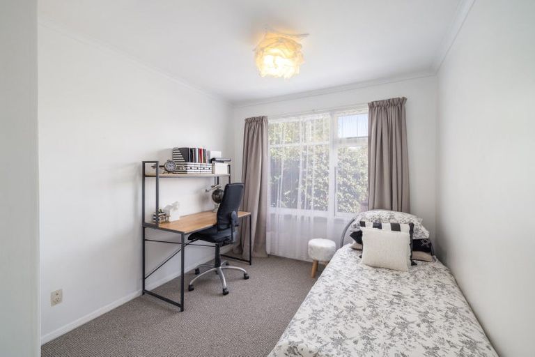 Photo of property in 48 Staveley Street, Avonhead, Christchurch, 8042