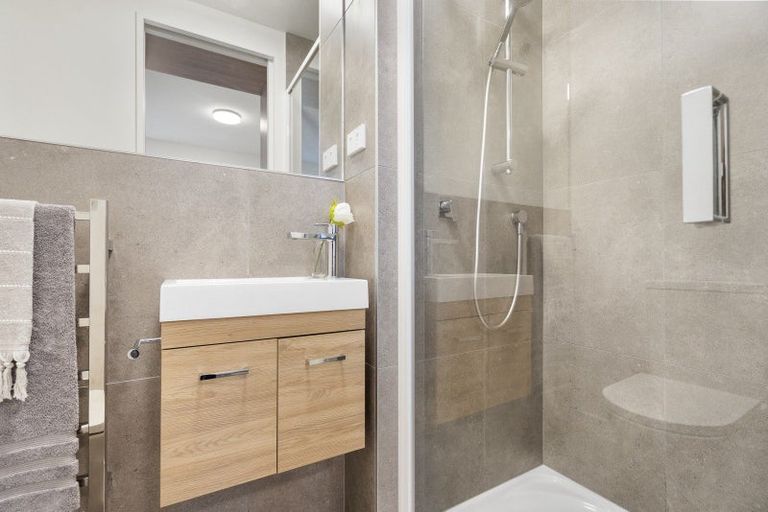 Photo of property in 69u2 Tiketike Way, Brooklyn, Wellington, 6021