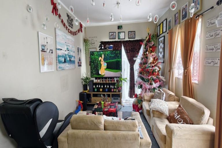 Photo of property in 2 Halswell Street, Mangere East, Auckland, 2024