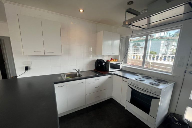 Photo of property in 118 Mcleod Road, Te Atatu South, Auckland, 0610