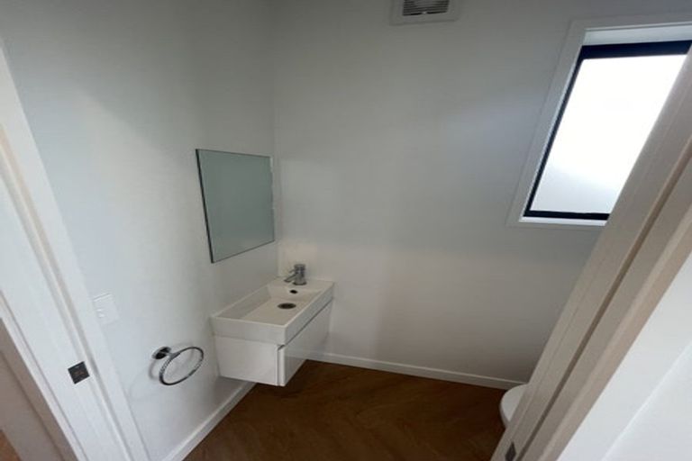 Photo of property in 35 Lewis Road, Pakuranga, Auckland, 2010