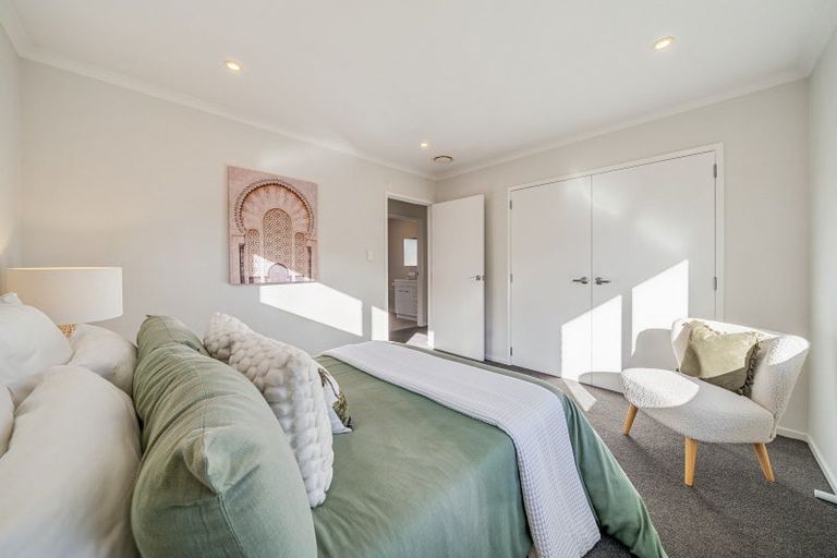 Photo of property in 92 Sunstone Crescent, Timberlea, Upper Hutt, 5018