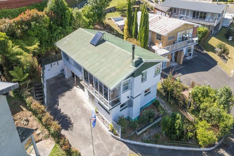 Photo of property in 10 Seaview Crescent, Picton, 7220