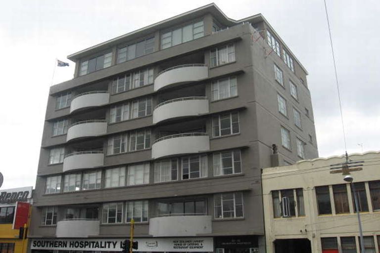 Photo of property in Grandstand Apartments, 41/80u Kent Terrace, Mount Victoria, Wellington, 6011