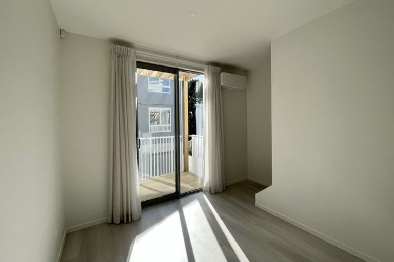 Photo of property in 5/2 Moor Avenue, Te Atatu Peninsula, Auckland, 0610