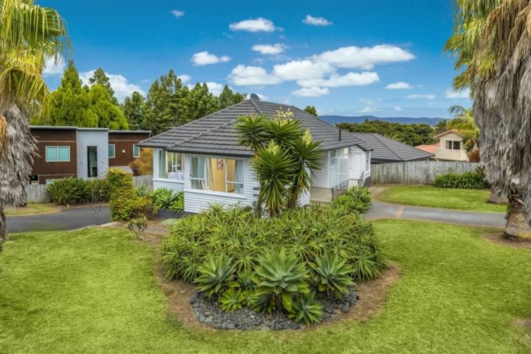 Photo of property in 77 Colwill Road, Massey, Auckland, 0614