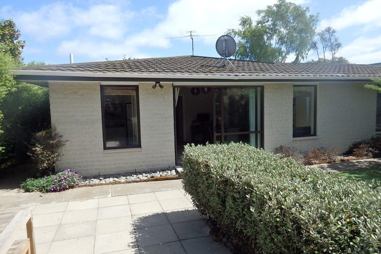 Photo of property in 1/12 Glenharrow Avenue, Avonhead, Christchurch, 8042