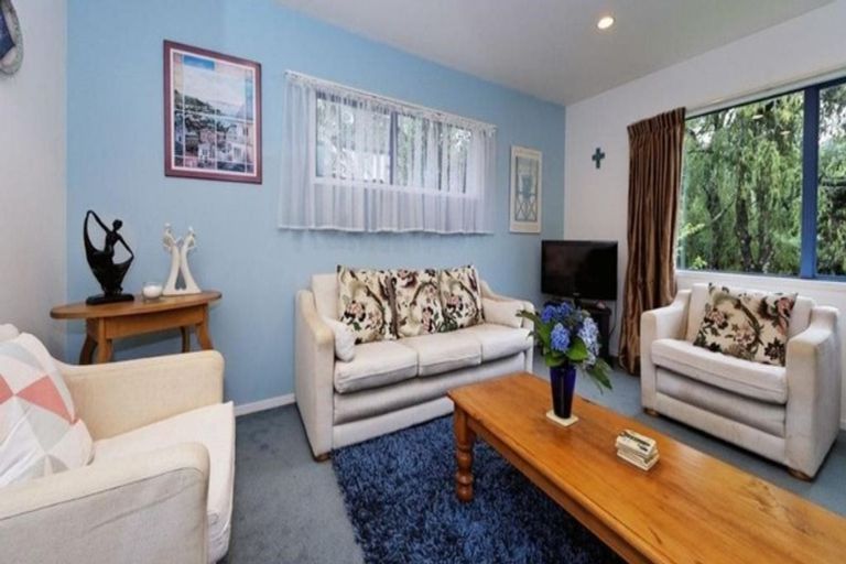 Photo of property in 35 Chamari Close, Titirangi, Auckland, 0604