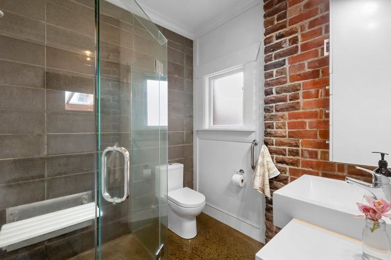 Photo of property in 20 Wallace Place, Westown, New Plymouth, 4310