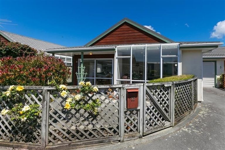 Photo of property in 10 Macalister Place, Miramar, Wellington, 6022