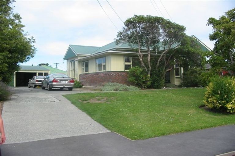 Photo of property in 180 Geraldine Street, Edgeware, Christchurch, 8013