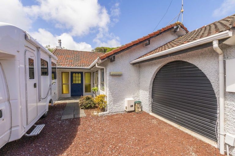 Photo of property in 16 Weggery Drive, Waikanae Beach, Waikanae, 5036