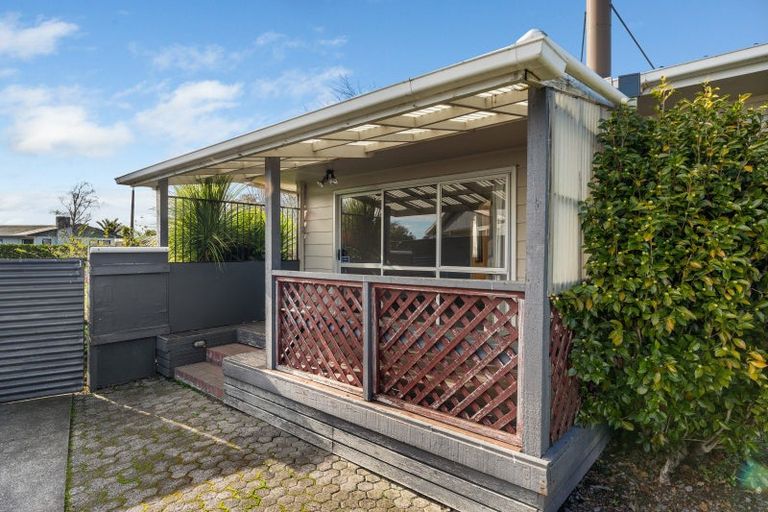 Photo of property in 24 Hillcrest Drive, Kelvin Grove, Palmerston North, 4414