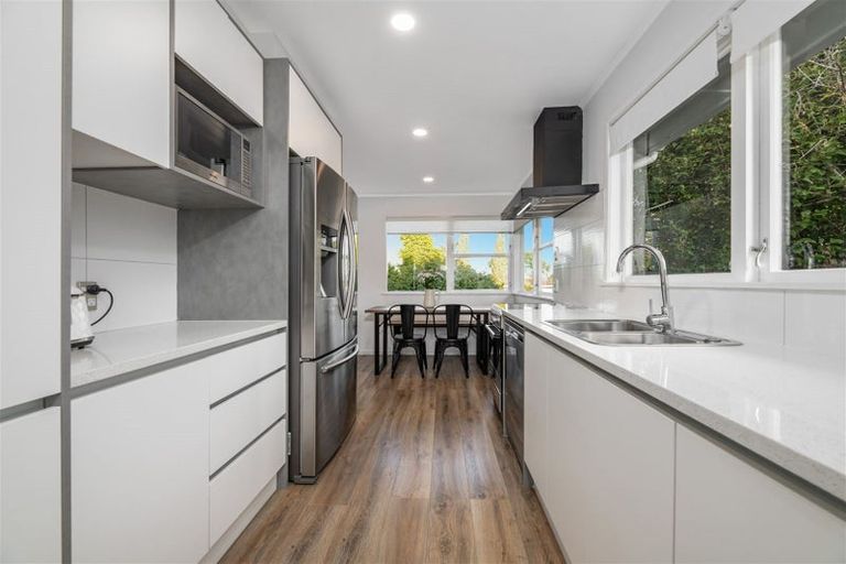 Photo of property in 8 Spence Road, Henderson, Auckland, 0612
