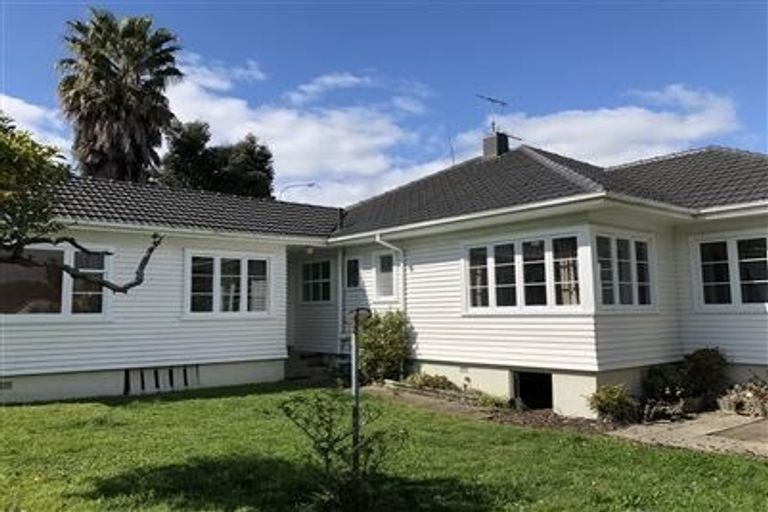 Photo of property in 1 Wairau Road, Milford, Auckland, 0627