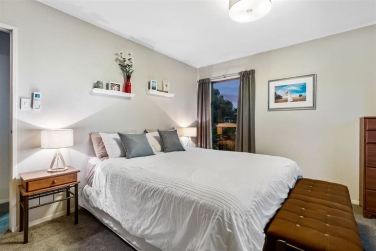 Photo of property in 13 Hiwihau Place, Glenfield, Auckland, 0629