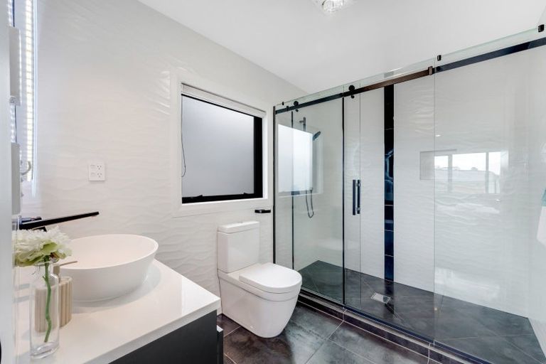 Photo of property in 45 Armstrong Farm Drive, East Tamaki Heights, Auckland, 2016