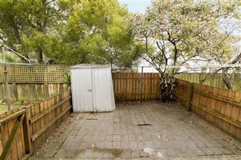 Photo of property in 37u2 Frankmoore Avenue, Johnsonville, Wellington, 6037